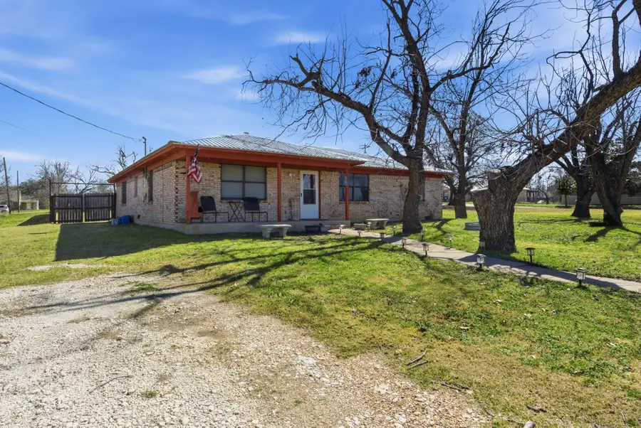 504 N Hall Street, Hamilton, TX 76531 - #3