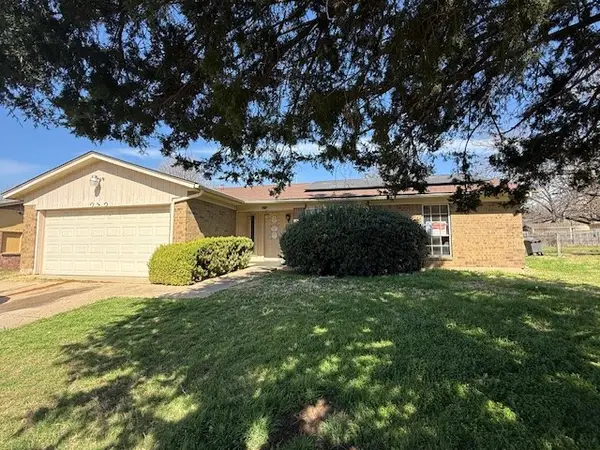 3313 Oak Timber Drive, Fort Worth, TX 76119