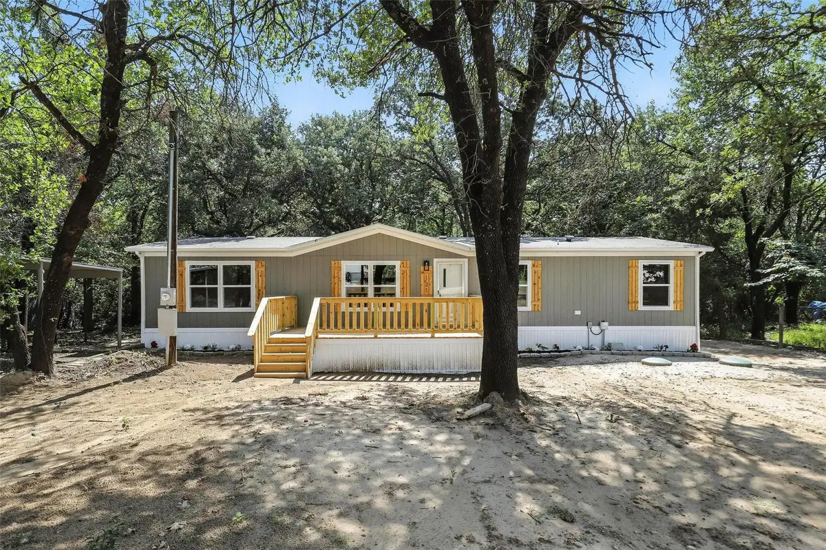 131 Kelly Court, Azle, TX 76020 - #1