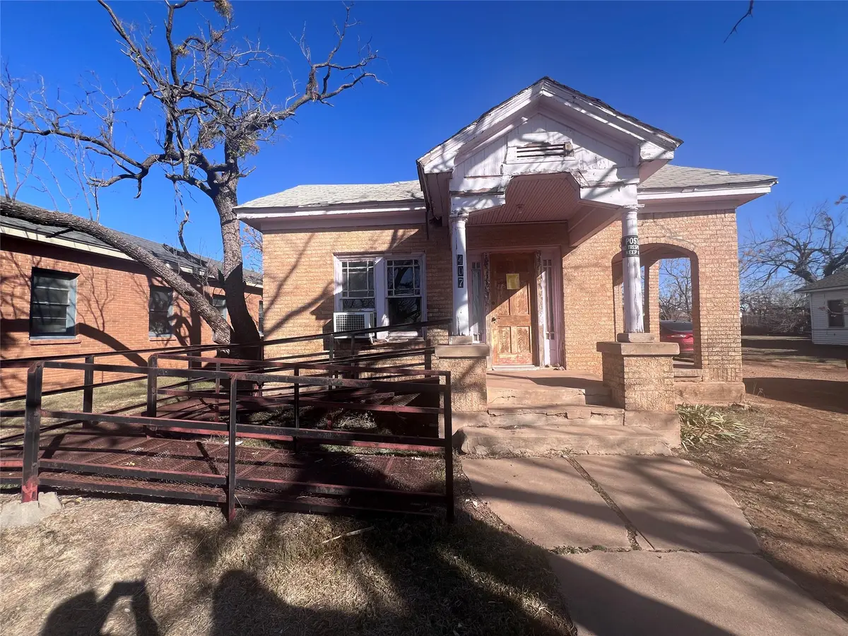 407 Commercial Avenue, Anson, TX 79501 - #1