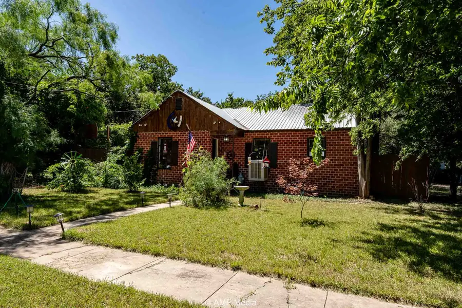 406 E 9th Street E, Coleman, TX 76834 - #3