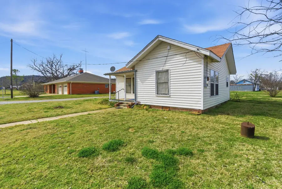 211 Pine Street, Gordon, TX 76453 - #2