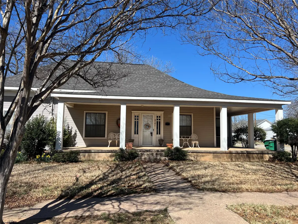 316 E Spring Street, Henrietta, TX 76365 - #1