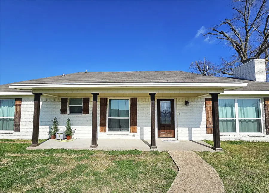 1205 W Trinity Street, Groesbeck, TX 76642 - #2