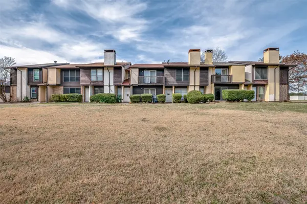 226 Rolling Hills Place, Lancaster, TX 75146