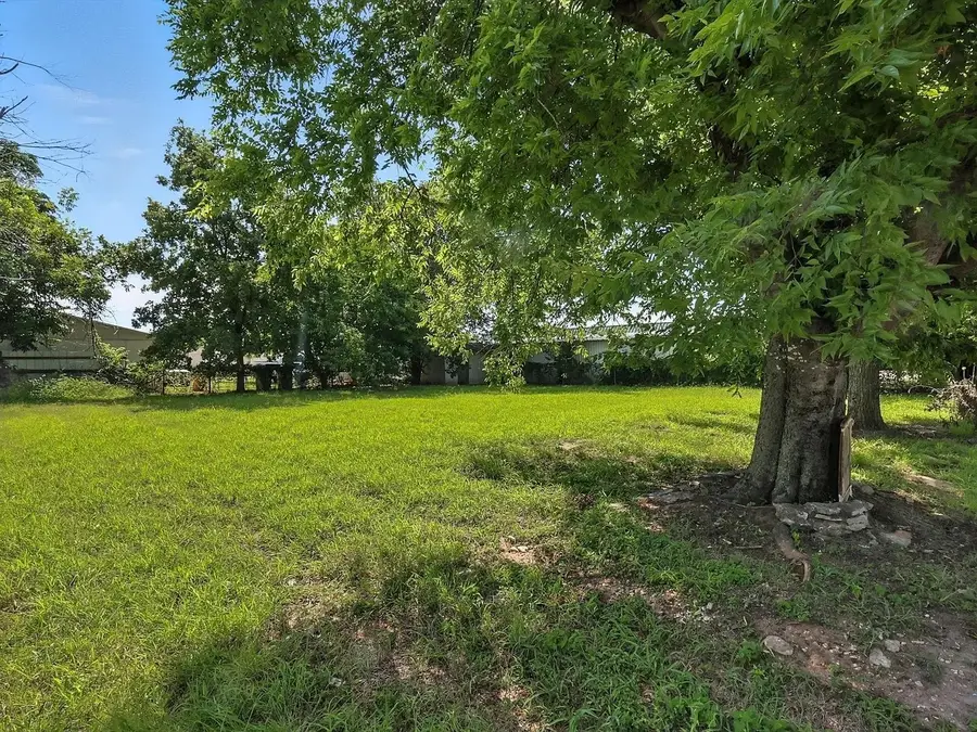 1102 Hillsboro Street, Cleburne, TX 76033 - #2