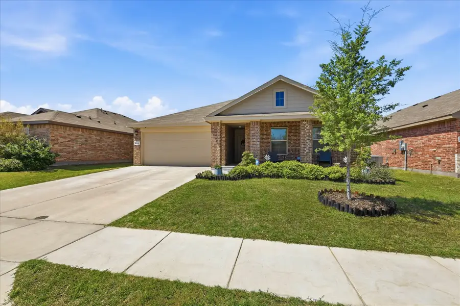 229 Abingdon Street, Azle, TX 76020 - #3