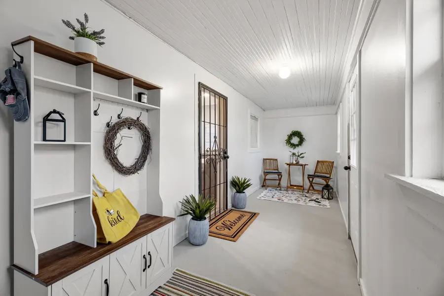 513 W Lamar Street, Alvord, TX 76225 - #2