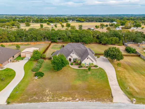 104 Oakbend Court, Weatherford, TX 76088