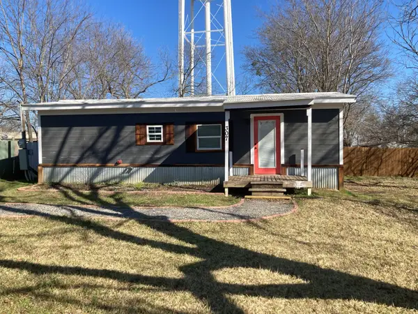 307 W Sherman Street, Bells, TX 75414