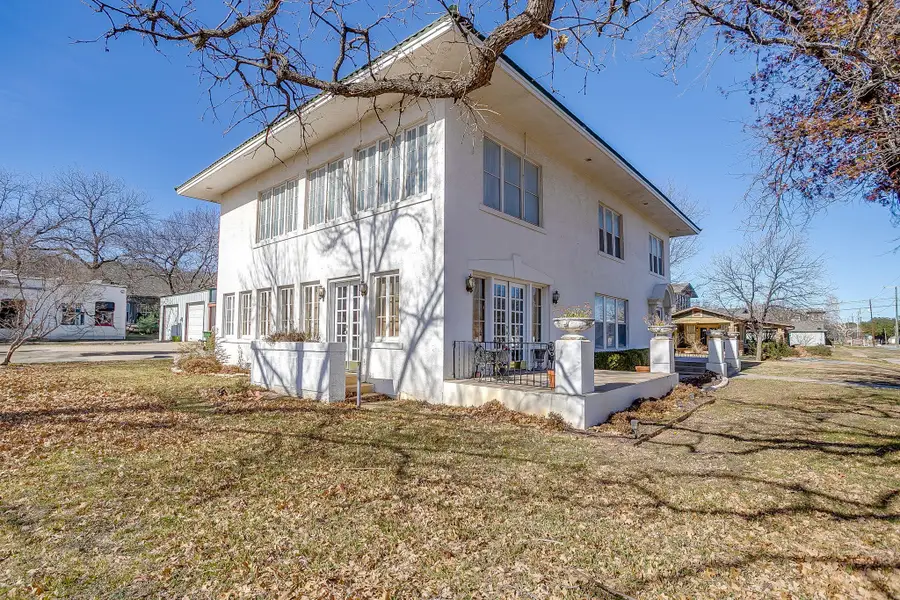 503 NW 4th Avenue, Mineral Wells, TX 76067 - #2