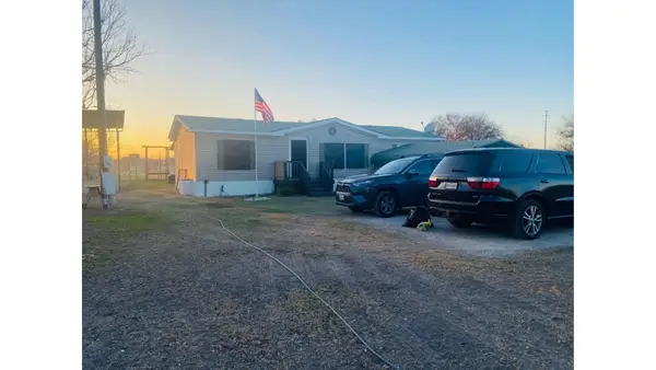 301 County Road 5716, Natalia, TX 78059