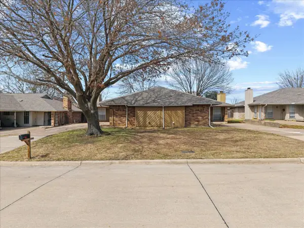 1233 Fairhaven Drive, Mansfield, TX 76063