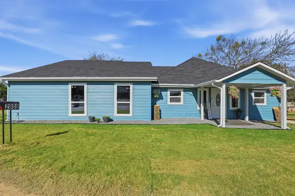 2808 Sky Harbour Drive, Granbury, TX 76049