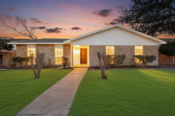 1926 Rambling Ridge Lane, Carrollton, TX 75007