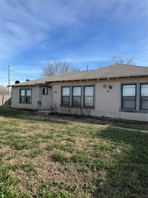 698 E Goeth Street, Lueders, TX 79533