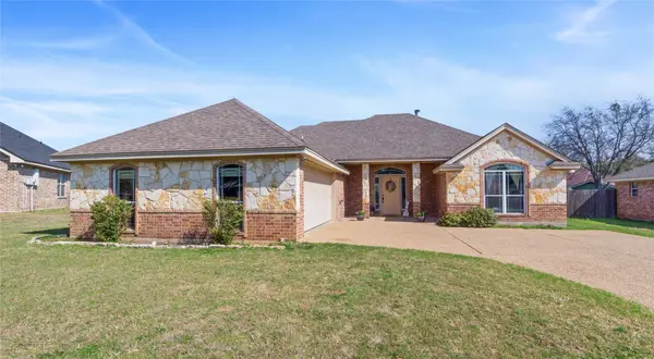 401 Greystone Drive, Lorena, TX 76655
