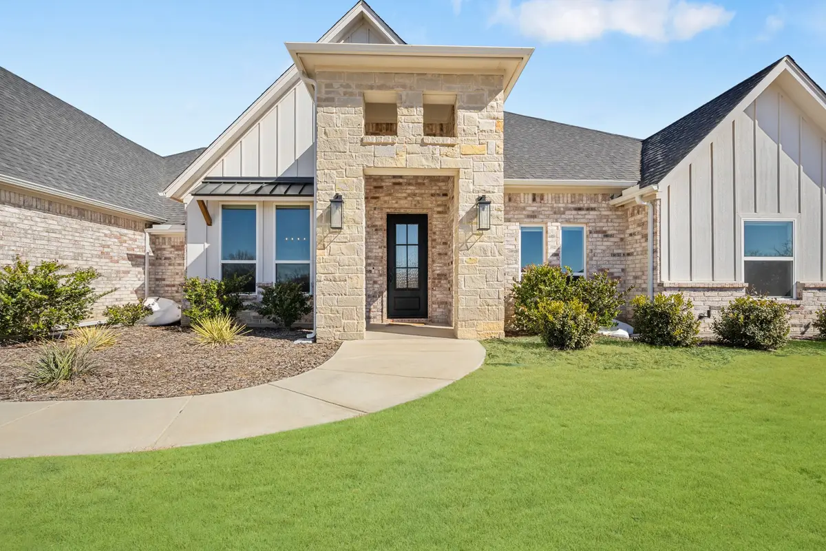 123 S Silver Saddle Trail, Weatherford, TX 76087 - #1