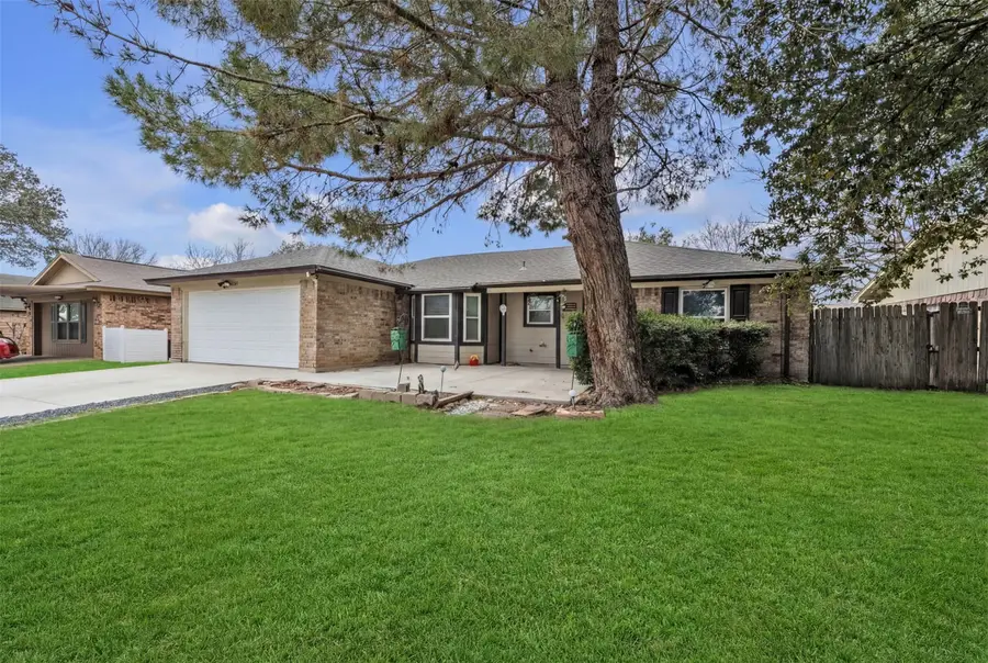 400 Blue Ridge Trail, Saginaw, TX 76179 - #2