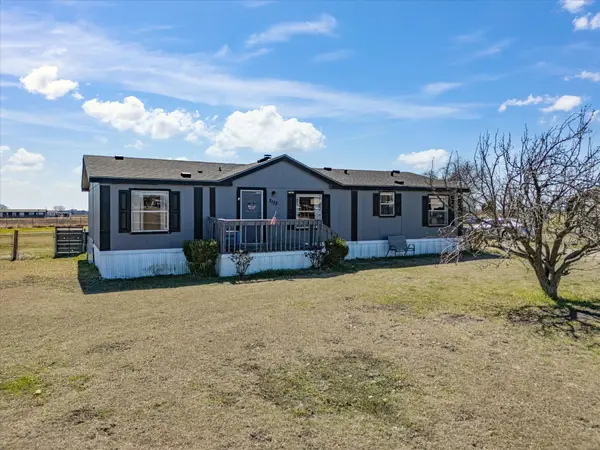 3155 Shady Creek Circle, Red Oak, TX 75154