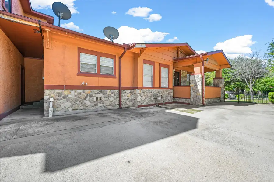 902 S Montclair, Dallas, TX 75208 - #2