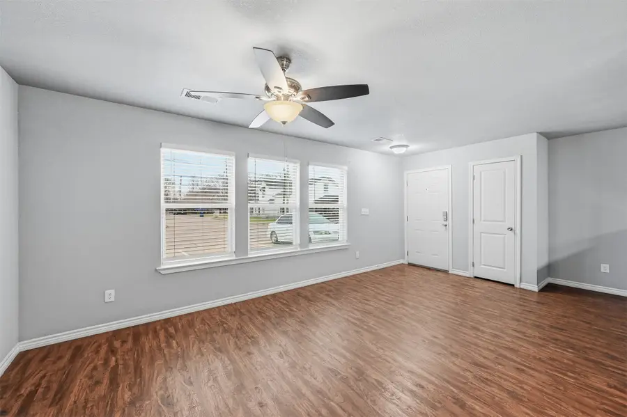 709 W Madison Street, Ennis, TX 75119 - #2