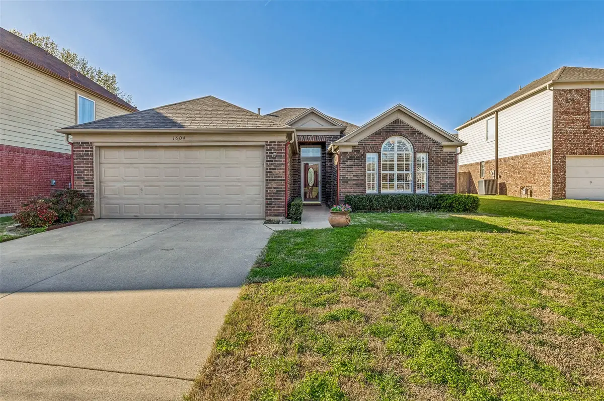 1604 Park Chase Avenue, Arlington, TX 76011 - #1