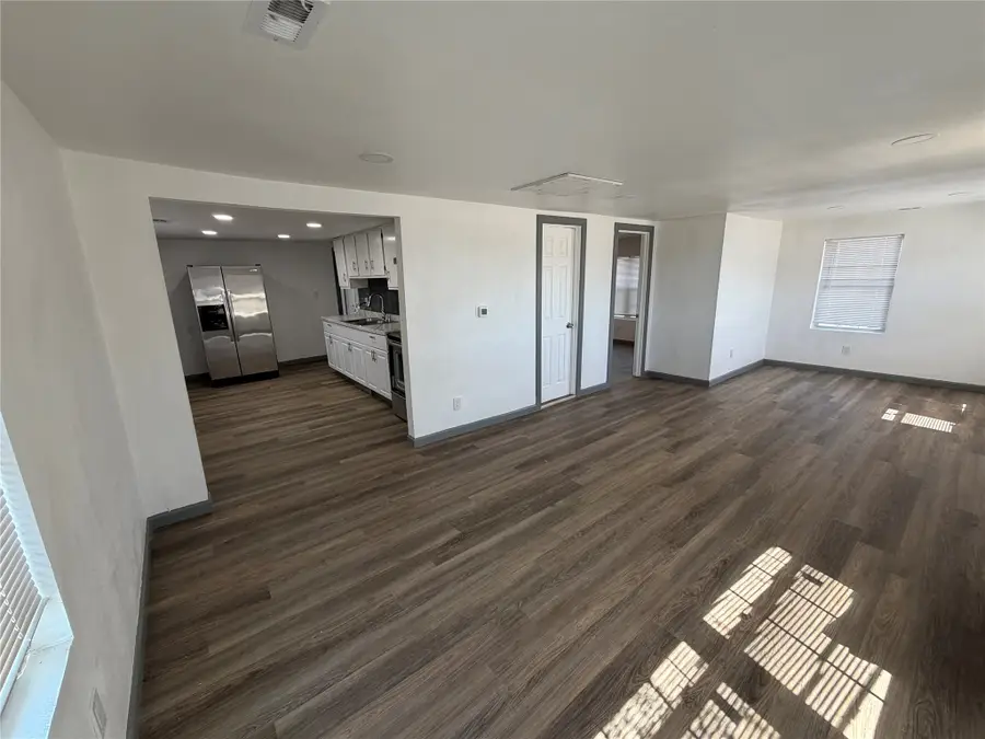 1403 SE Martin Luther King Jr Street, Mineral Wells, TX 76067 - #3