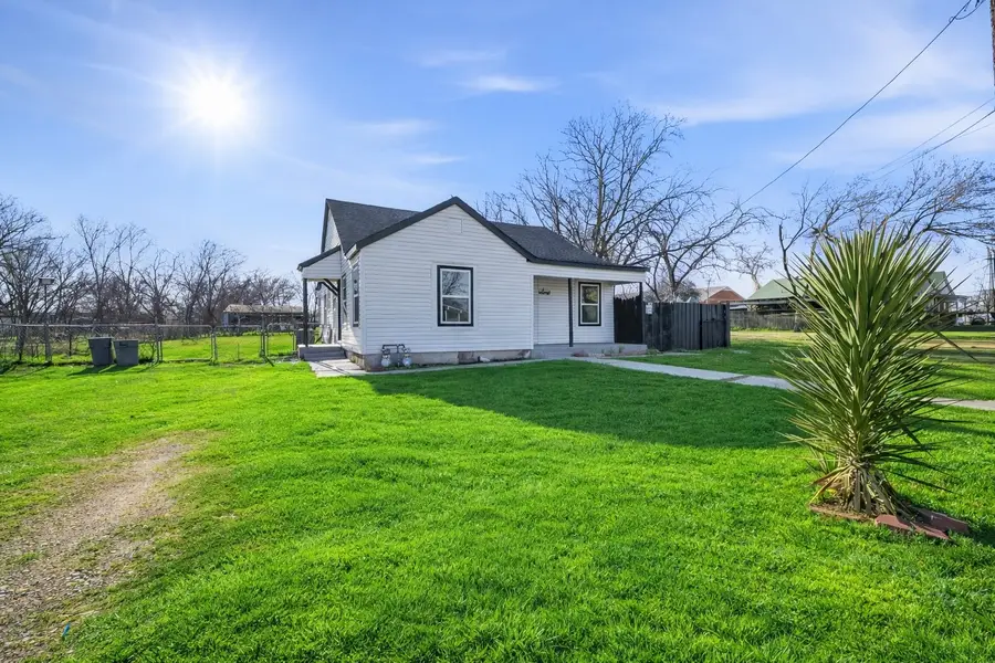 310 S Hampshire Street, Saginaw, TX 76179 - #3