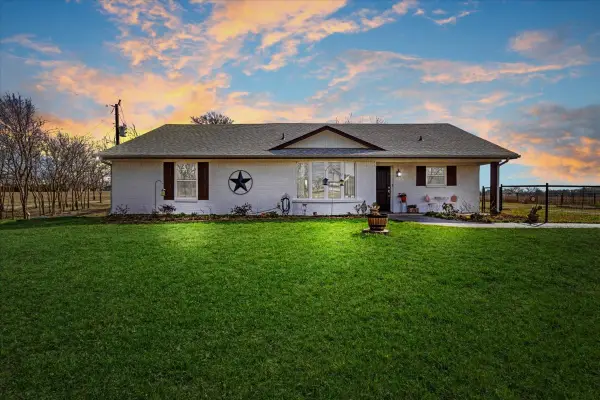 698 Hackberry, Van Alstyne, TX 75495