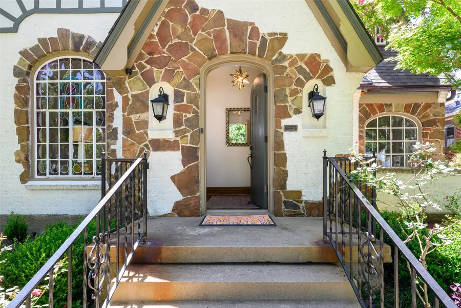 6934 Hammond Avenue, Dallas, TX 75223 - #2