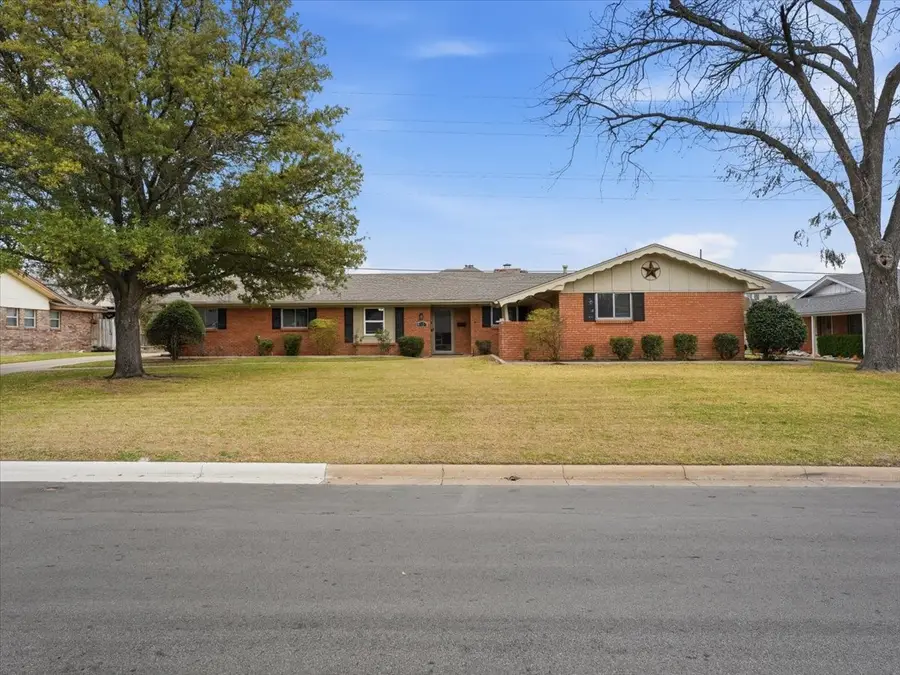 4101 Plantation Drive, Benbrook, TX 76116 - #2