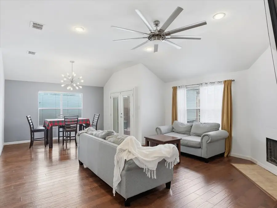 1039 Wood Brook Drive, Grand Prairie, TX 75052 - #3