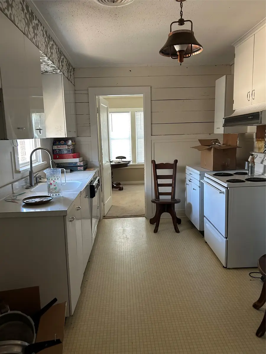 903 W Main Street, Olney, TX 76374 - #2