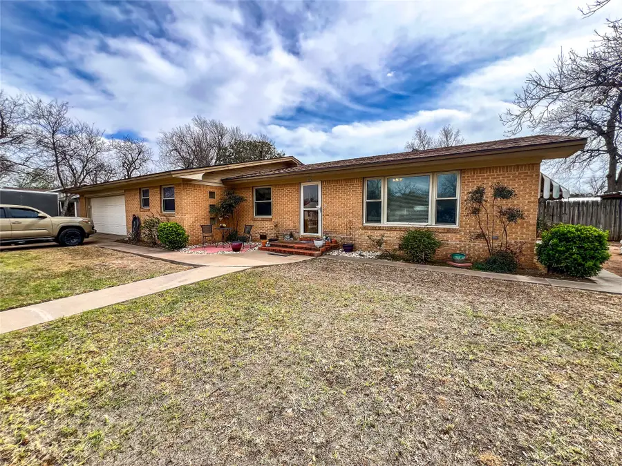 1001 SE 3rd Street, Knox City, TX 79529 - #2