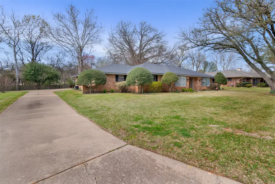713 Briarwood Drive, Denison, TX 75020 - #2