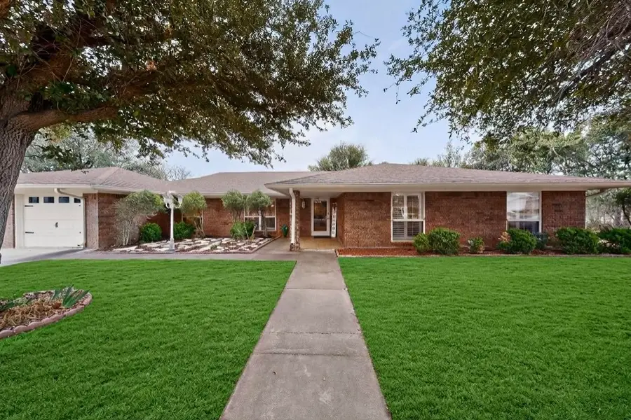 623 S Harbor Court, Granbury, TX 76048 - #2