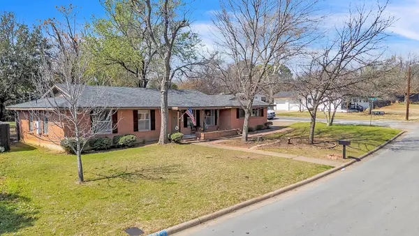 709 Hurstview Drive, Hurst, TX 76053