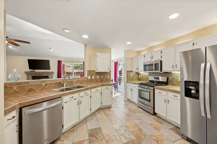 2845 White Oak Drive, Grand Prairie, TX 75052 - #3