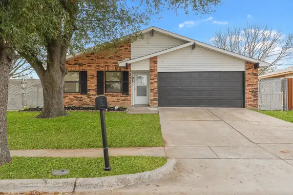 617 Parkvale Lane, Grand Prairie, TX 75052