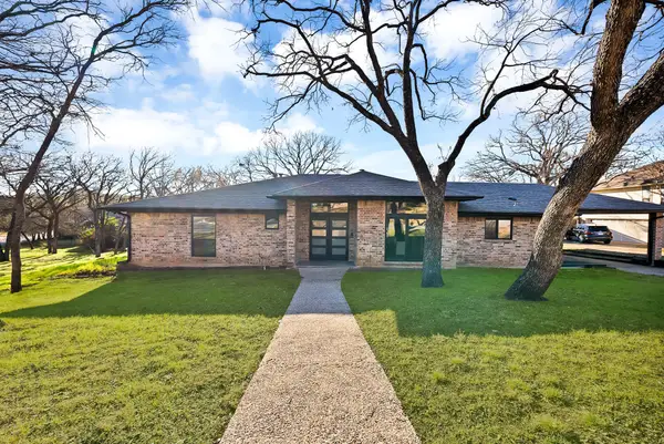 2814 Marquis Circle E, Arlington, TX 76016