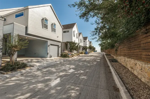 1225 Crownview Lane, Dallas, TX 75208