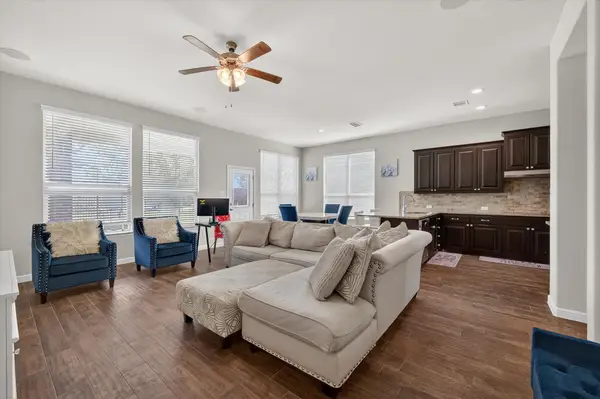 7815 Kettle Creek Drive, Arlington, TX 76001