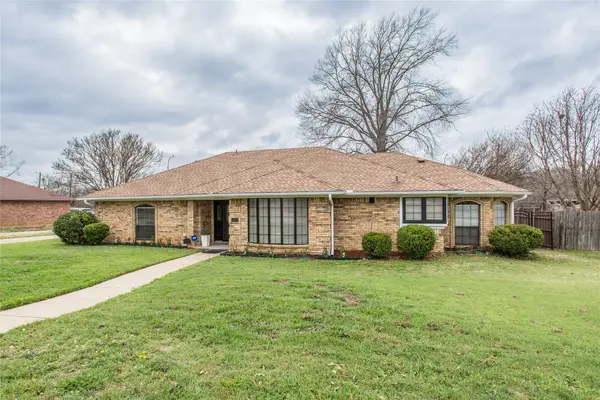 3102 Avon Drive, Arlington, TX 76015