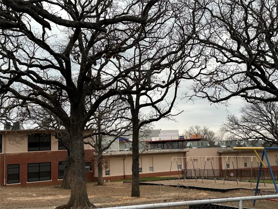 637 E Munson Street, Denison, TX 75021 - #2