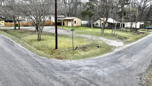 203 Preston Shores Drive, Pottsboro, TX 75076