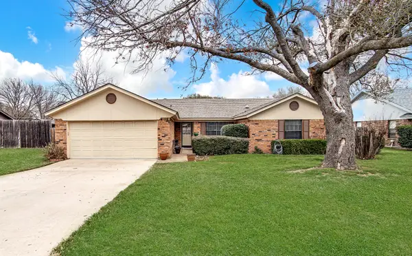 1003 Hyde Park Boulevard, Cleburne, TX 76033