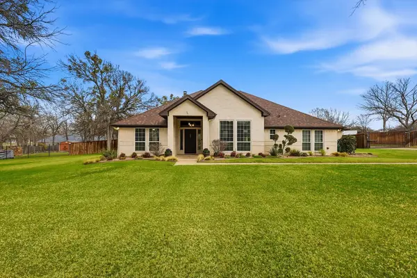 312 Lakeside Oaks Circle, Lakeside, TX 76135