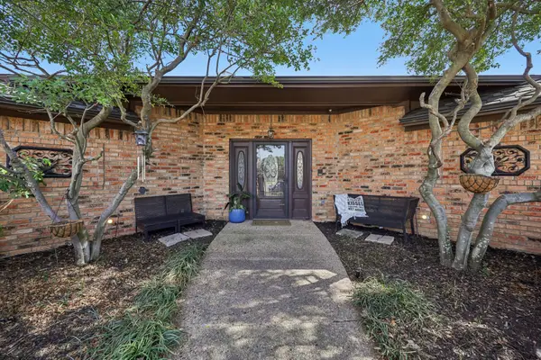 10202 Chisholm Trail, Dallas, TX 75243