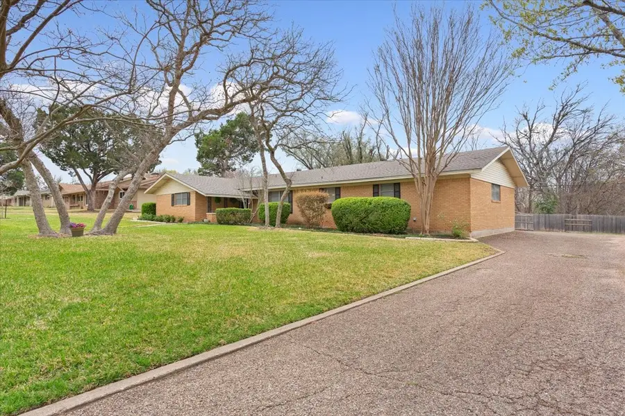 416 White Hall Drive, Woodway, TX 76712 - #3